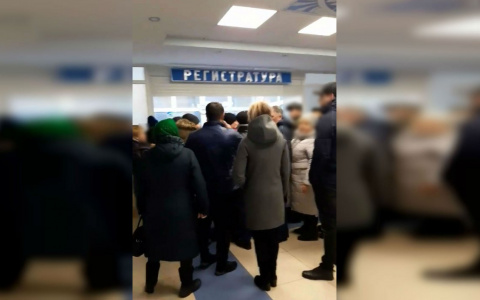 Запись к врачам через Госуслуги привела к очереди в стоматологической поликлинике