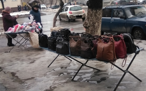 Штрафы не отпугивают чебоксарцев от торговли посреди улицы
