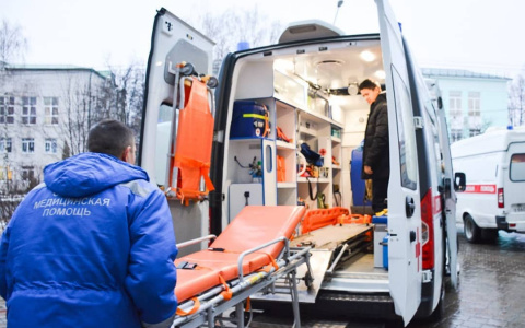 Медики скорой спасли 11-месячного ребенка, который проглотил крышку