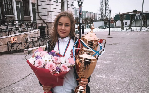 Чебоксарка стала чемпионкой и привезла на родину большой кубок