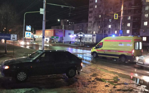 В Новочебоксарске мужчина наехал сразу на двух женщин: "Я их не заметил"