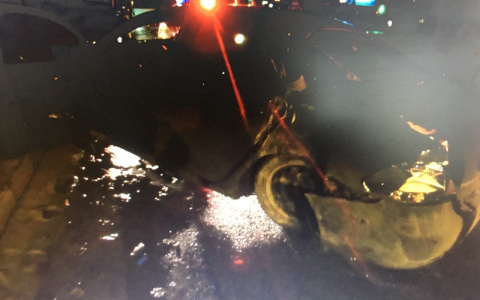 В Чебоксарах пострадала водитель «Volkswagen Polo», которая влетела в железобетонный столб