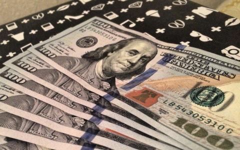 30-летний житель Чувашии зашел в гости к знакомой и завладел ее долларами