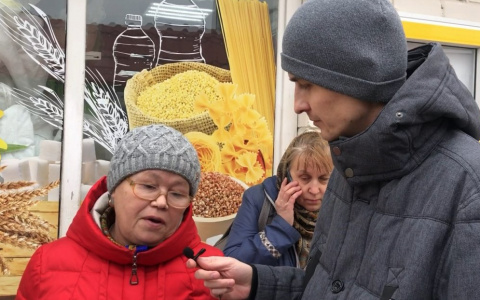 Горожанка:  "Ждали два часа, чтобы купить крупу и масло"