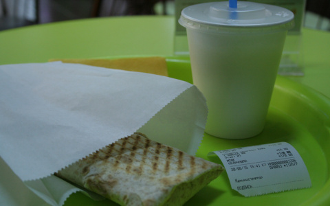 В чебоксарском киоске с шаурмой нашли нарушения