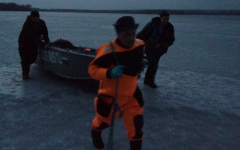 На Волге погиб рыбак, друзья пытались ему помочь
