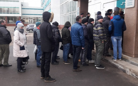 Очереди на проходной "Химпрома" решат смещением рабочих смен и открытыми дверями