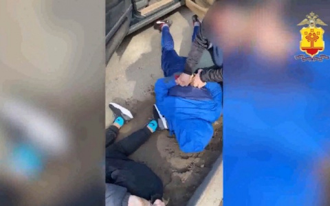 На выезде из Чебоксар поймали трех преступников