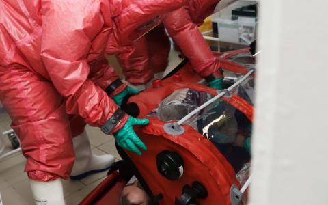 Семь человек из контактных с зараженной коронавирусом госпитализировали