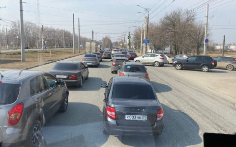 На дороге между Чебоксарами и Новочебоксарском образовался затор