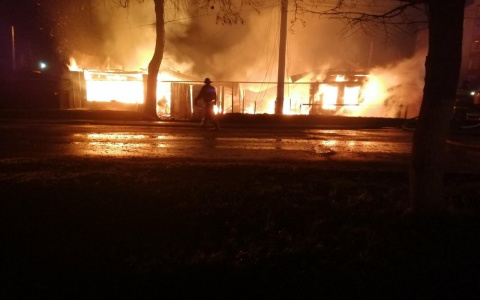 Семья учительницы из Алатыря осталась без крова после ночного пожара