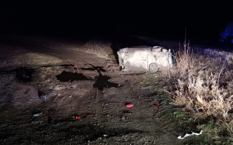 В опрокинувшейся "четырнадцатой" умерла 26-летняя девушка