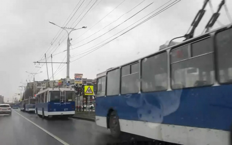 Движение троллейбусов парализовано в Новоюжном районе