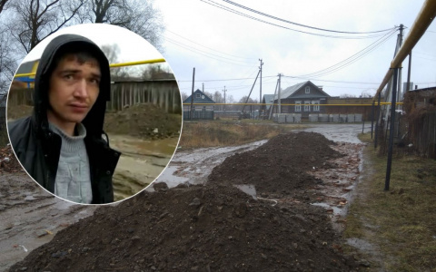Житель деревни делает дорогу за свой счет, чем вызывает немало недовольства