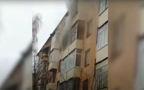 В центре Чебоксар горит квартира