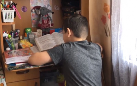 Маме школьника с жалобой на дистанционное обучение предоставили ноутбук