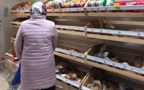 Чебоксарцы три дня наблюдали полупустые хлебные полки в магазинах