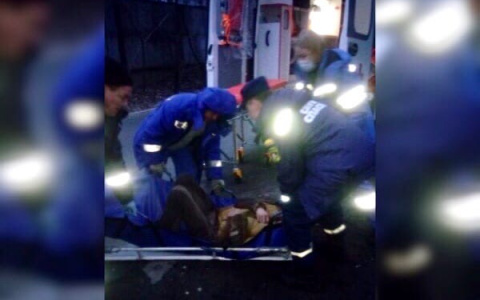 Чебоксарец не смог встать с пола и позвонил спасателям