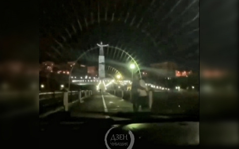 Проехавшегося по пешеходному мосту на Заливе лихача ждет штраф