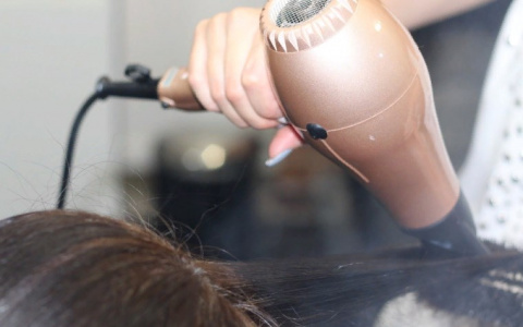 Пять парикмахерских поработали три дня и попали в суд