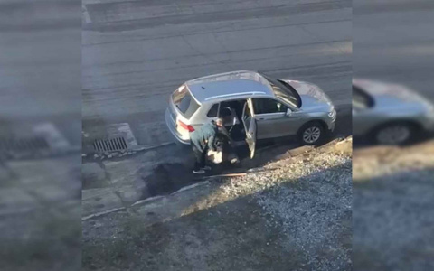 В Новочебоксарске мужчина погрузил свежий асфальт в салон автомобиля