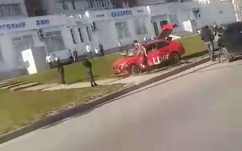 Три машины устроили ДТП в Чебоксарах, среди них есть автомобиль такси