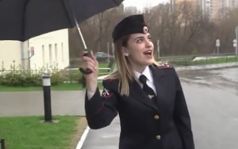 Полицейские перепели Трофимова: "Я знаю точно, COVID пройдет, его корона под ноги упадет"