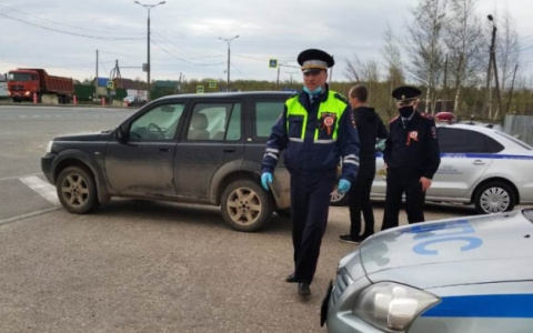 Полиция нашла троих байкеров из видео с полуголыми девушками