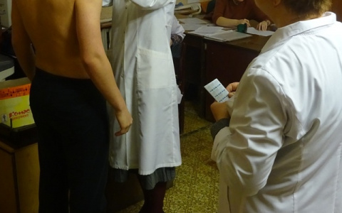 В период пандемии врачи проверяют родинки местных по фотографии