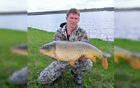 Рыбак победил огромного карпа за 7 минут: "Вымотал всю леску и хотел уплыть на другую сторону пруда"