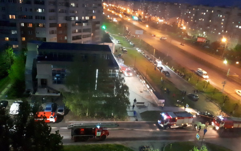 Ночью в Чебоксарах загорелся торговый центр