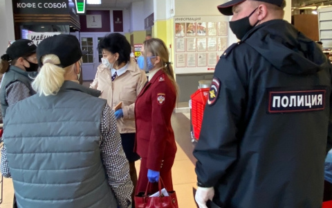 Проверяющие нашли 2 магазина, которые работали с нарушением масочного режима