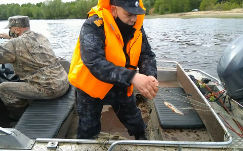 На водоемах Чувашии неделю ловили браконьеров и собирали километры сетей