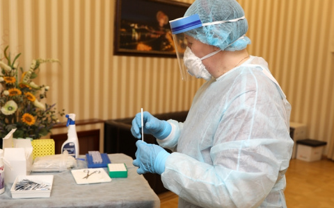Чиновники из правительства проверились на коронавирус после заражения министра
