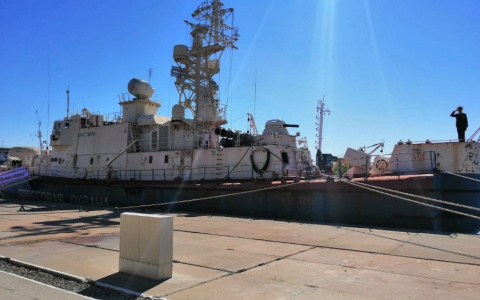 Попытка номер три: списанный корабль для Чебоксар не двигается с места