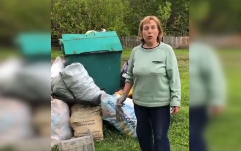 В Чебоксарском районе мусоровоз застревает по дороге в деревню: "Платим, а мусор не вывозят"