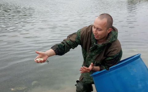 Жители Чувашии выпустили 60 килограмм мальков в случайный пруд