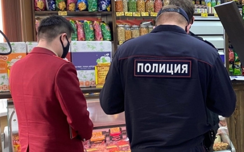 Спецгруппы продолжают бродить по Чебоксарам с проверкой масочного режима