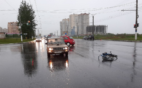 Велосипедист получил серьезные травмы в столкновении с "шестеркой"