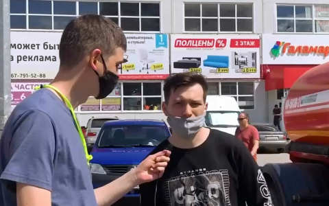 Горожане о завтрашнем празднике: "День Конституции, День народного единства, День поселка?.."