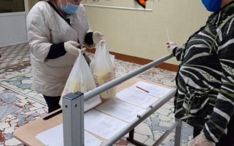 Дети-инвалиды не получили бесплатную еду во время домашнего обучения из-за мэрии