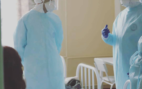 Свободных коек для больных COVID-19 все меньше, к ИВЛ подключены 29 человек