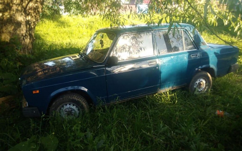 Подросток сел за руль "семерки" и сбил мать с дочерью