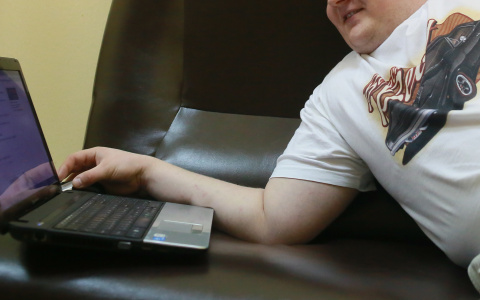 Житель Чувашии разместил в соцсети интимные фото бывшей девушки