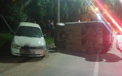 Subaru перевернулся в ходе ДТП в Чебоксарах, пострадал водитель