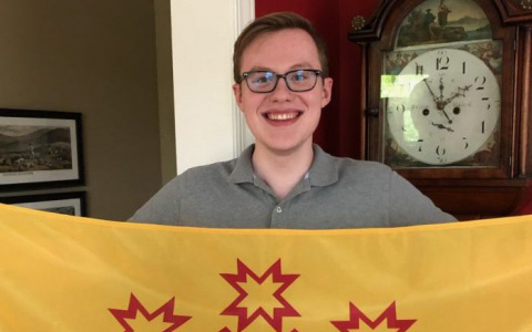 Школьник из США получил долгожданный флаг Чувашии