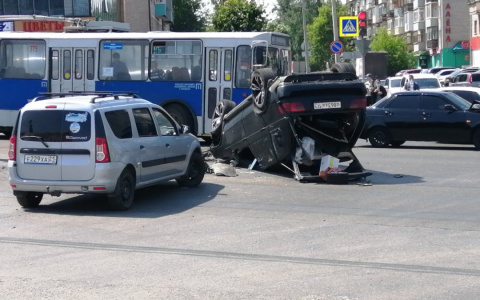 Шесть машин столкнулось в центре Чебоксар