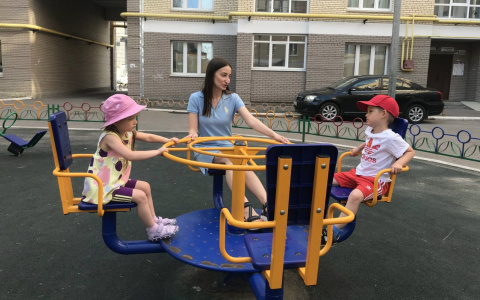 Приставы забрали пособие в 10 тысяч рублей на детей у матери-одиночки