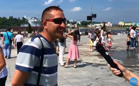 Красная площадь Чебоксар в субботний день собрала несчетное количество людей