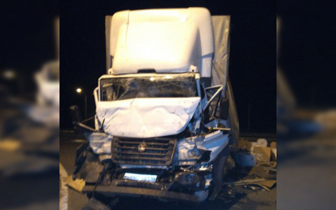 Близ Чебоксар столкнулись два большегруза, один из водителей погиб